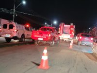 motorista-com-sinais-de-embriaguez-invade-contramao,-bate-de-frente-com-carro-e-deixa-familia-ferida-no-ac