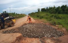 apos-decretar-situacao-de-emergencia-em-parte-da-br-364,-dnit-faz-servicos-paliativos-em-trechos-da-estrada