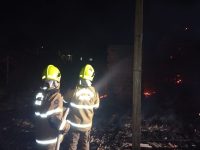 bombeiros-sao-chamados-para-controlar-incendio-que-atingia-casas-em-rio-branco