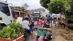 moradores-fecham-rua-e-cobram-melhorias-na-infraestrutura-de-bairro-em-cruzeiro-do-sul