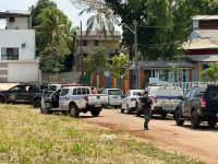 assalto-da-errado-e-criminosos-fazem-refens-em-frente-da-creche-em-rio-branco