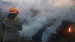 queima-de-lixo-causa-incendio-de-grandes-proporcoes-no-interior-do-acre