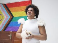 com-estudo-sobre-violencia-contra-travestis,-atriz-e-a-1a-aluna-trans-a-concluir-mestrado-no-acre