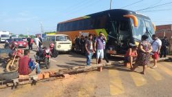 rodovia-ac-40-e-fechada-em-protesto-de-moradores-por-melhorias-em-ramais-em-rio-branco