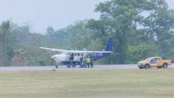 pneu-de-aviao-que-faria-translado-de-vitimas-de-acidente-aereo-fura-durante-pouso-no-ac;-video