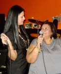 ‘um-tal-padrao-de-veronica-e-maira’:-artistas-apresentam-show-com-repertorio-mpb-e-pop-rock-no-ac