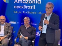 ministro-paulo-teixeira-anuncia-recursos-e-projetos-para-impulsionar-exportacao-de-produtos-florestais-do-acre