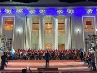 centenas-de-pessoas-prestigiam-cantata-de-natal-em-frente-ao-palacio-rio-branco:-‘momento-de-entretenimento’