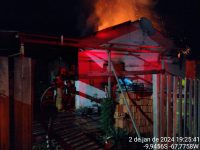 bombeiros-sao-acionados-apos-marido-incendiar-casa-por-discussao-com-a-esposa-na-zona-rural-de-rio-branco