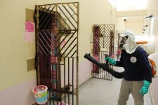 em-meio-a-surto-de-dengue-no-ac,-complexo-penitenciario-de-rio-branco-passa-por-borrifacao-para-conter-mosquito