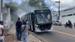 onibus-tem-principio-de-incendio-no-centro-de-rio-branco;-ninguem-se-feriu