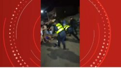 carnaval-em-bairro-termina-com-confusao-entre-folioes-e-a-pm-em-rio-branco;-veja-o-video