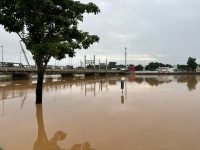 por-causa-da-cheia-na-capital,-deracre-avalia-adiar-reabertura-da-ponte-metalica