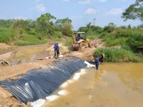 represa-e-construida-em-igarape-no-interior-do-acre-para-manter-captacao-de-agua